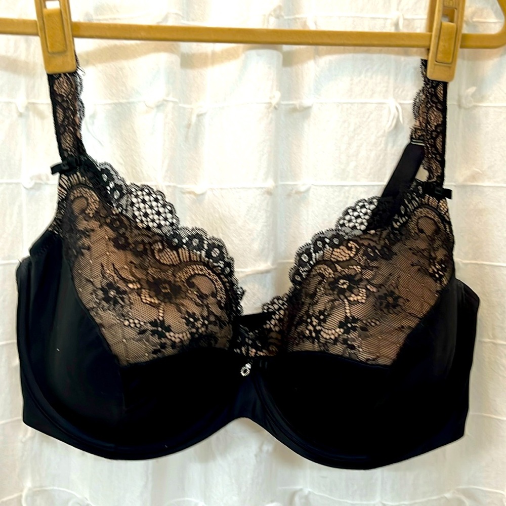 New black padded underwire lace bra